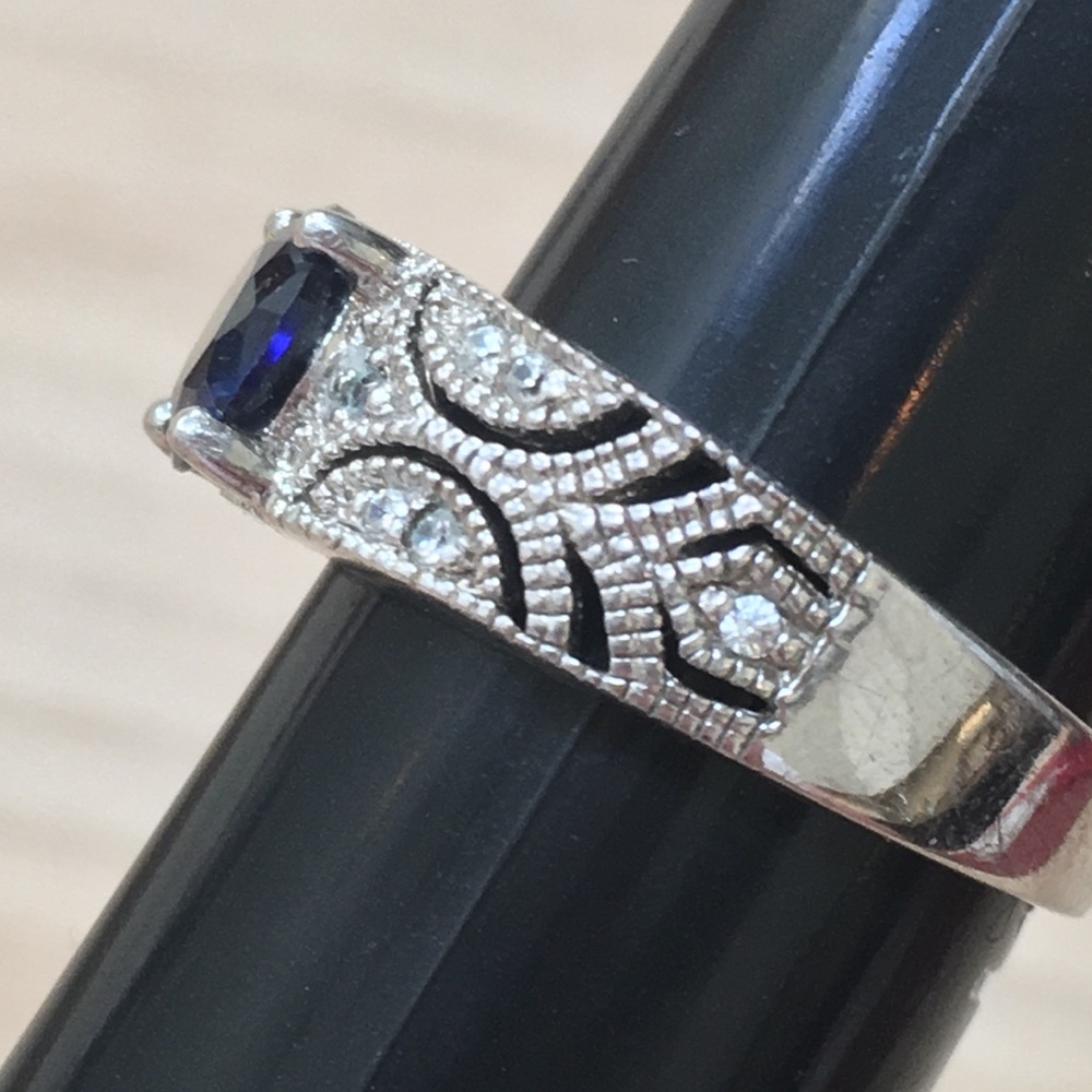 Sapphire & Diamond Ring - Picture 4 of 8